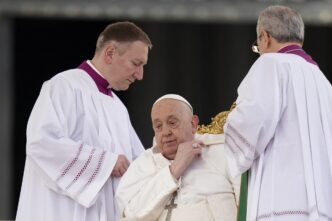 Aggiornamenti sulla salute di Papa Francesco: il cardinale Ravasi parla di possibili dimissioni