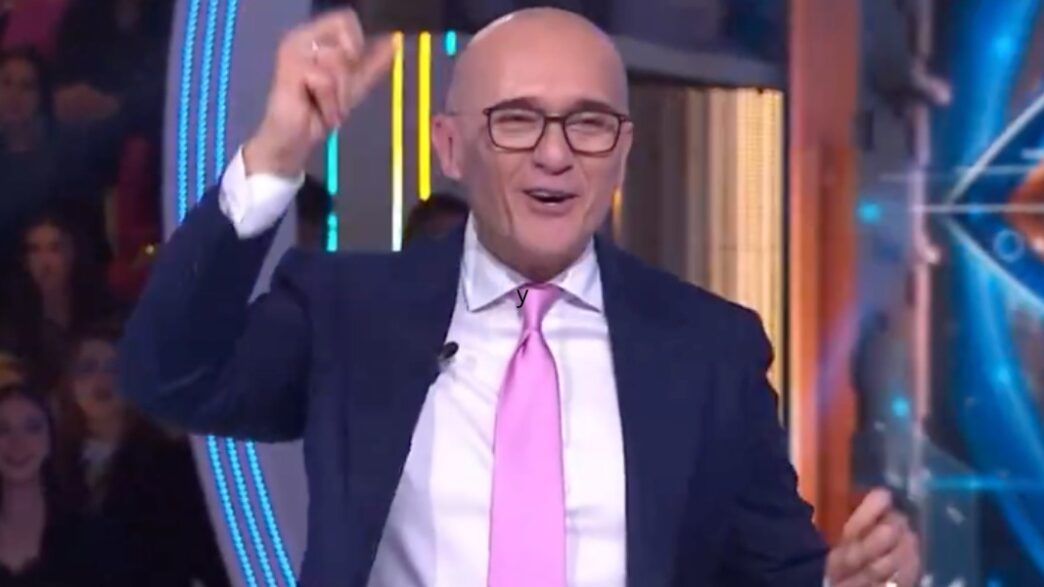 Gaffe esilarante e tensioni al Grande Fratello: il resoconto della puntata del 21 febbraio 2025