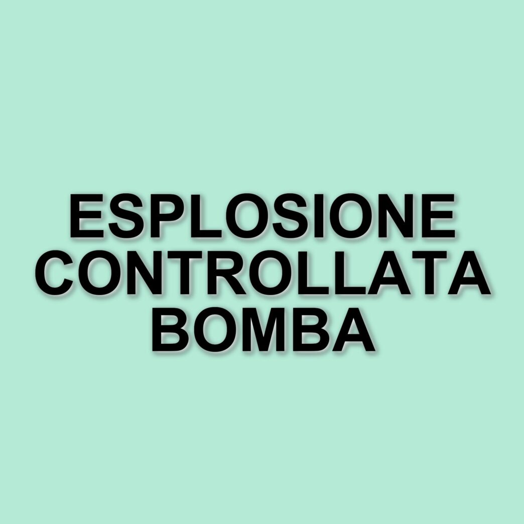 Esplosione controllata di una bomba della Seconda Guerra Mondiale nel mare di Fiumicino
