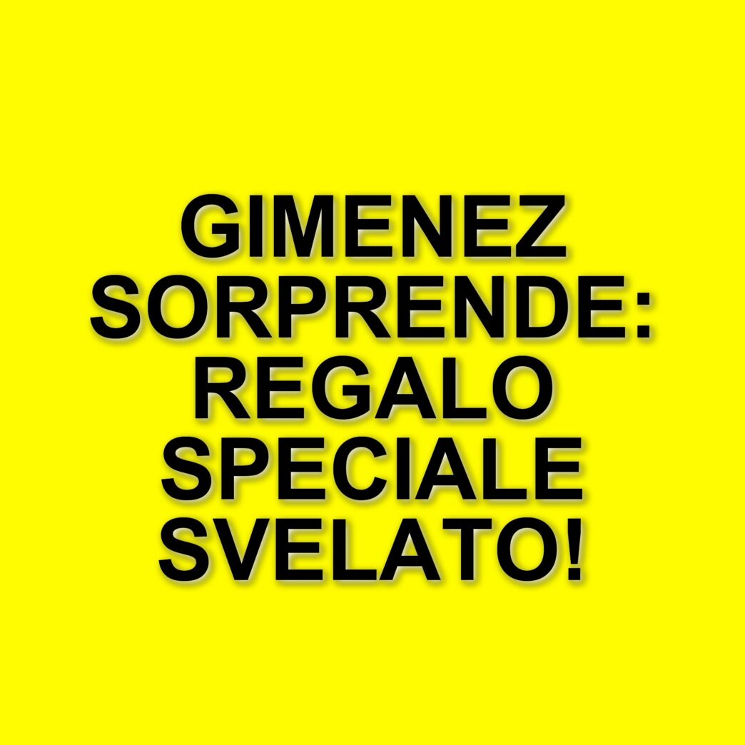 Santiago Gimenez sorprende un fan con un regalo speciale prima della semifinale contro il Canada