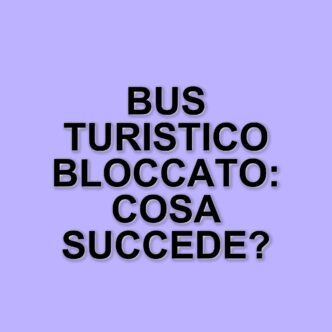 Voragine a Pomigliano d'Arco: un bus turistico bloccato in strada