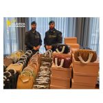 A Pisa maxi sequestro di oltre 55 mila articoli contraffatti vicino alla torre pendente