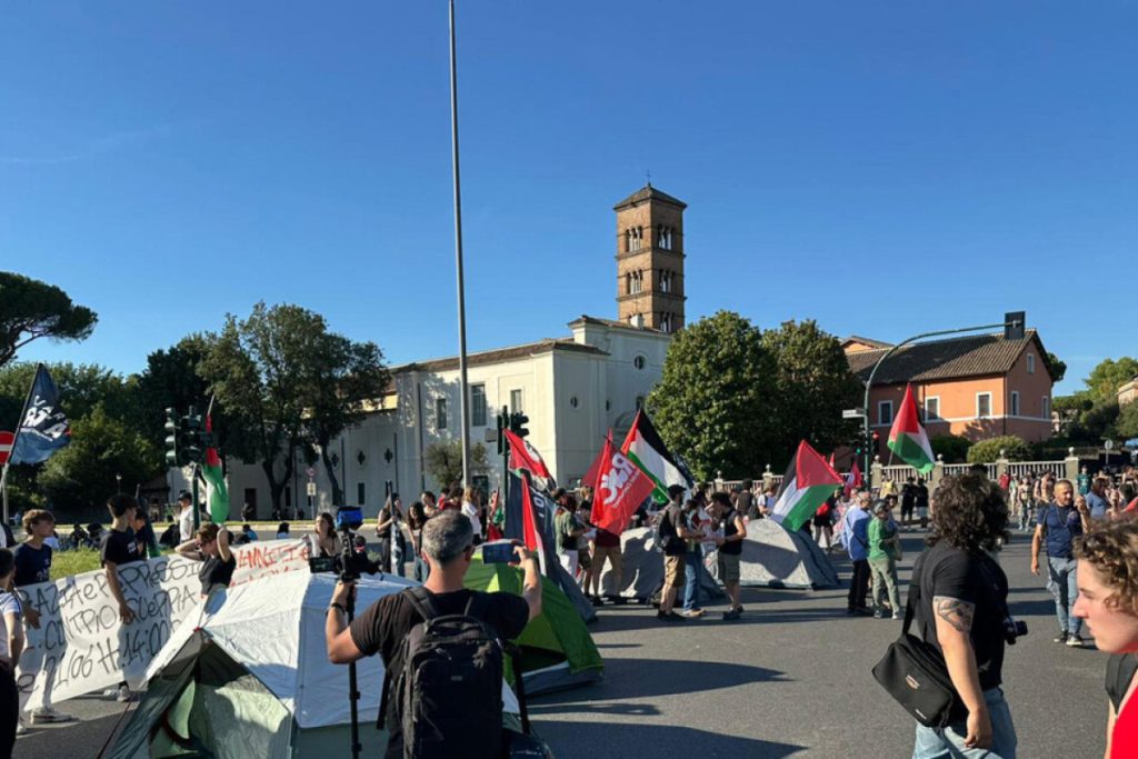 A_roma_migliaia_in_piazza_cont