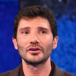 Affari tuoi sospeso l’8 maggio per la diretta dell’elezione del nuovo pontefice su Rai 1
