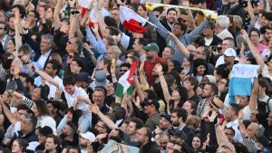 Afflusso_record_di_fedeli_e_si