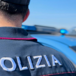 Aggressione sul lungotevere vicino a ponte sisto: giovane arrestato per rapina e danneggiamento