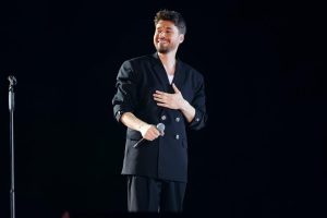 Alban_sk%C3%ABnderaj_prepara_il_gra