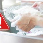 Allarme sui detersivi per piatti: gli ingredienti comuni minacciano i corsi d’acqua e la fauna acquatica