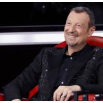 Amadeus tra radio, tv e vita privata: carriera e scelte del conduttore che ha cambiato sanremo