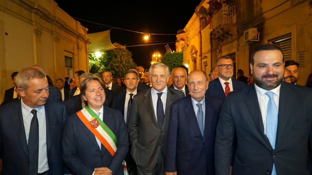 Antonio_Tajani_smorza_i_timori