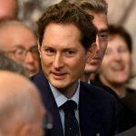 Appello di Elkann e De Meo all’Europa per rivedere le regole sulle auto green che rischiano il mercato europeo