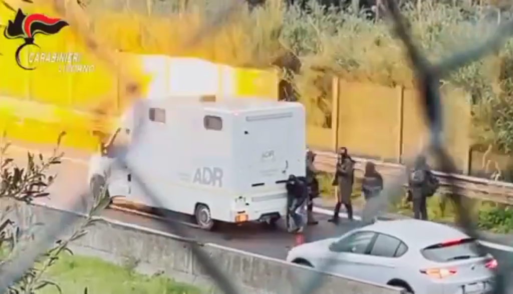 Arrestati_11_uomini_in_una_vas