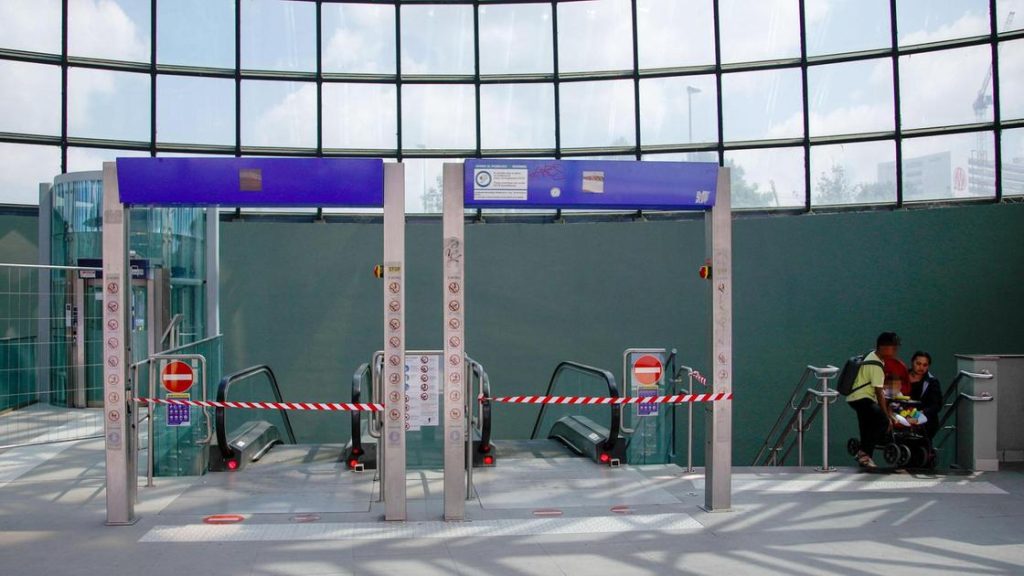 Ascensore_e_scale_mobili_in_st