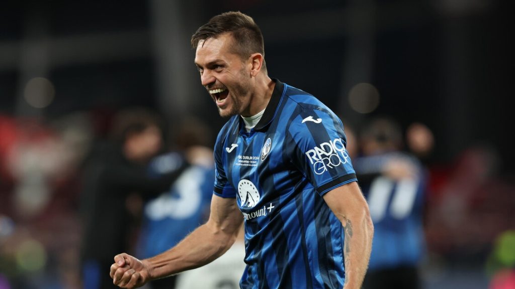 Atalanta_saluta_il_capitano_ra