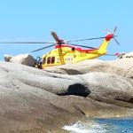 Atterraggio di precisione di un elicottero del 118 sull’isola d’elba per soccorrere un turista in difficoltà