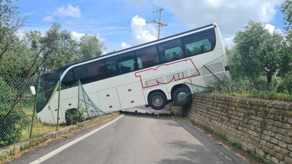 Bus_turistico_senza_controllo_