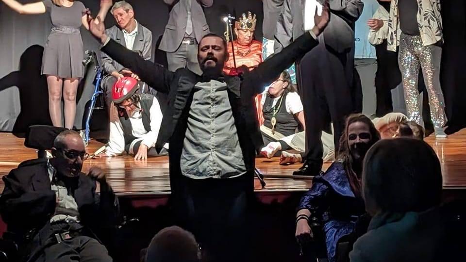 C%27%C3%A8_tutta_luce_al_teatro_nuovo