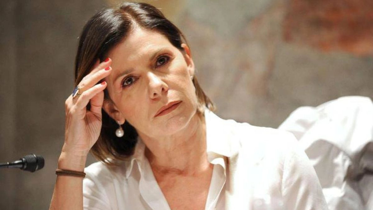 %C3%A8_sempre_cartabianca_sospeso_a