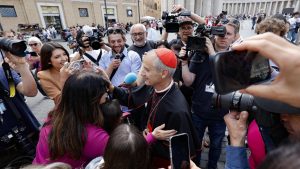 Cardinali_pubblicano_gli_ultim