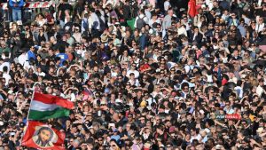 Centomila_persone_in_piazza_sa