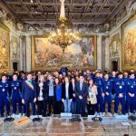 Cerimonia a pisa per la promozione in serie a con il sindaco, il presidente e inzaghi in sala consiliare