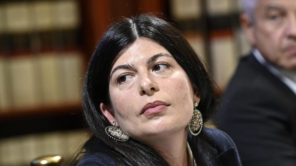 Chiara_Colosimo_risponde_alle_