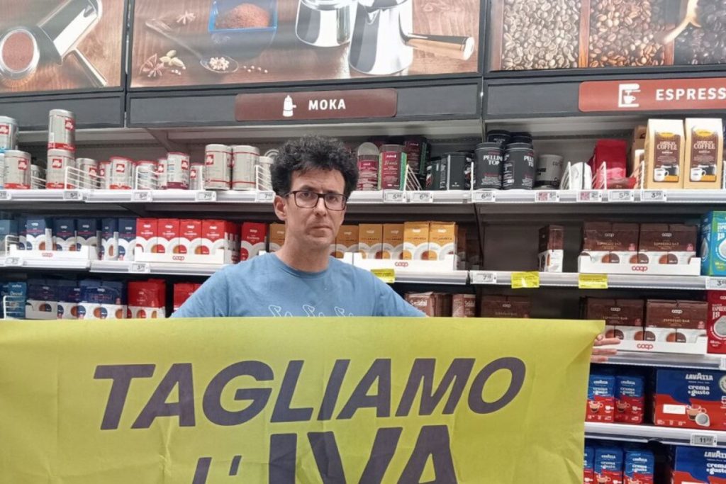 Cinque_attivisti_bloccano_il_s