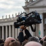 Conclave in vaticano, attesa e prima fumata nera: i cardinali votano quattro volte nella giornata