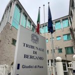 Condannato a 21 anni un uomo di Bergamo per molestie su due bambini affidati alla moglie