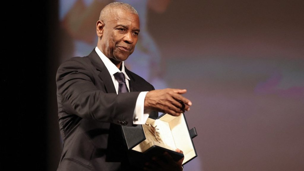 Denzel_washington_premiato_con