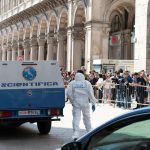 Detenuto condannato per omicidio in permesso di lavoro accoltella un collega e si suicida nel duomo di milano