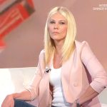 Eleonora daniele chiude con un tributo emozionante a paris taglioni durante la puntata di storie italiane
