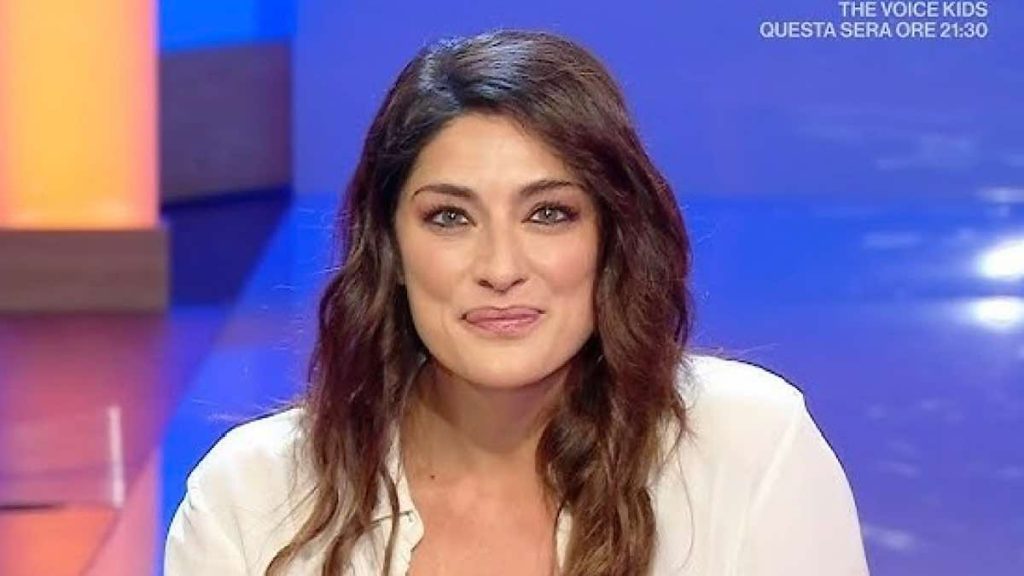 Elisa_Isoardi_lascia_linea_ver