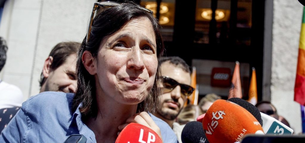 Elly_schlein_al_centro_della_s