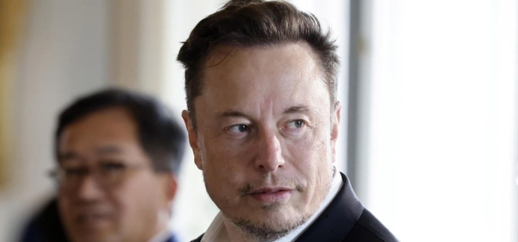 Elon_musk_lascia_il_ruolo_di_c