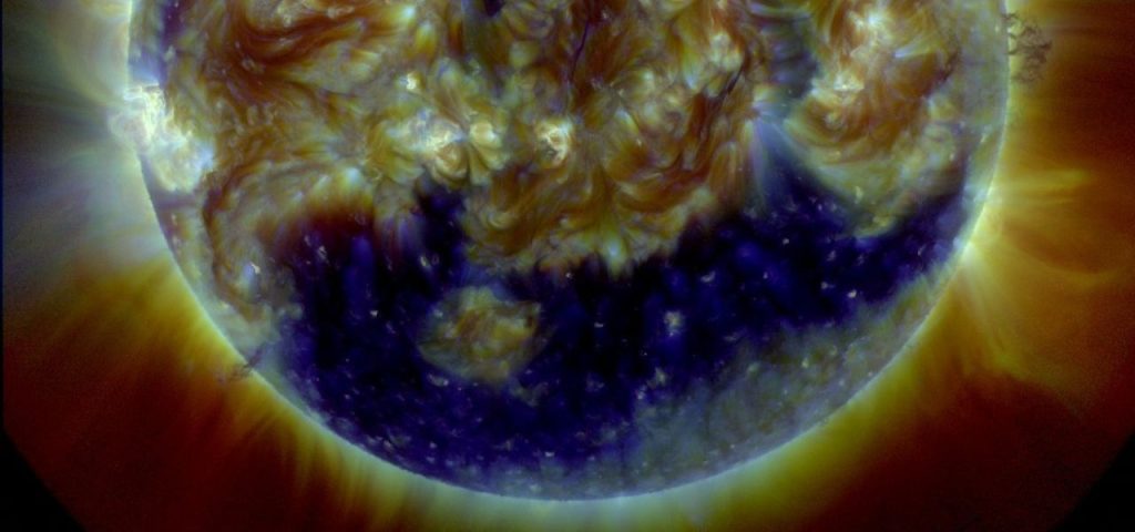 Enorme_buco_coronale_sul_Sole_