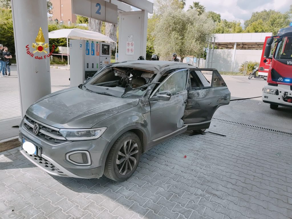 Esplosione_di_un_suv_durante_i