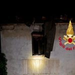 Esplosione per fuga di gas nella notte a empoli: casa cantoniera distrutta e linea ferroviaria bloccata