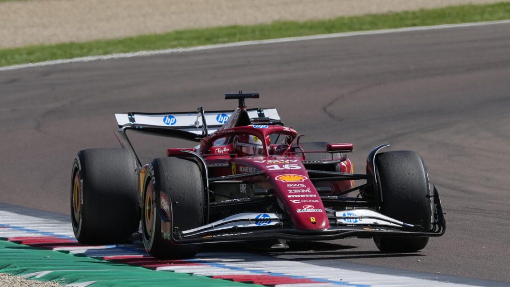 Ferrari_presenta_la_tuta_speci