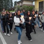 Fiaccolata a Settala contro la violenza dopo il femminicidio di amina sailouhi e iniziative per la figlia
