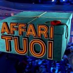 Flavio insinna e affari tuoi: le rivelazioni di un fuorionda del 2015 su una puntata  striscia la notizia torna a sollevare dubbi