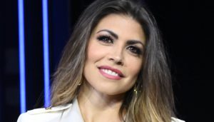 Flora_canto_risponde_a_lunetta
