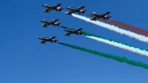 Frecce_tricolori_sorvolano_Bar