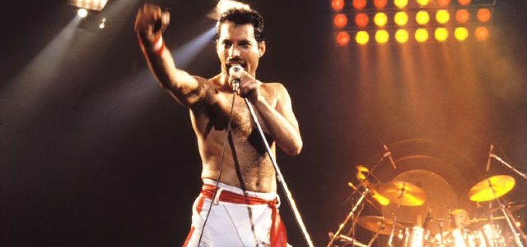 Freddie_mercury_e_la_figlia_se