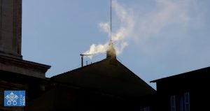 Fumata_bianca_a_roma_annuncia_