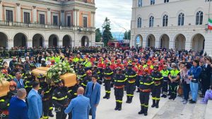 Funerali_a_chieti_per_i_vigili