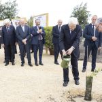 Giornata mondiale della biodiversità: mattarella innaffia un cerro a castelporziano per il progetto pnrr sul verde urbano