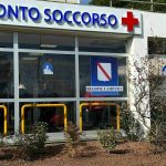 Giovane ferito a piazza bovio e rapinatore fermato a torre del greco durante festa scudetto a napoli