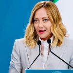 Governo Meloni punta al centrodestra nella diplomazia tra sondaggi e sfide politiche nazionali