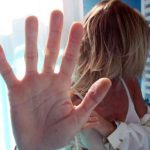 Grave episodio di violenza domestica a Colleferro: donna ricoverata con fratture al volto dopo aggressione del compagno